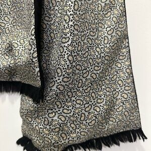 Amicale Ultra Fine Lambs Wool Paisley Print Scarf